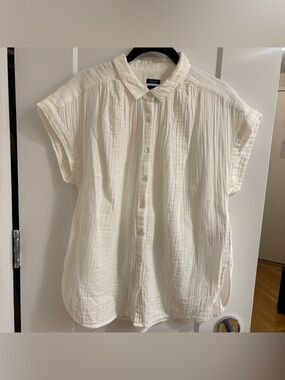 GAP Crinkle Gauze short sleeve button down in white